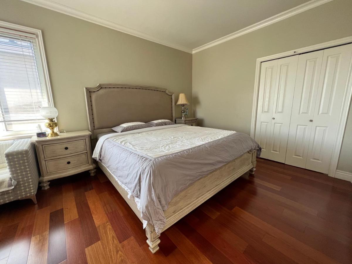 A Cozy Bedroom With A Private Washroom Close To Yvr Richmond Esterno foto