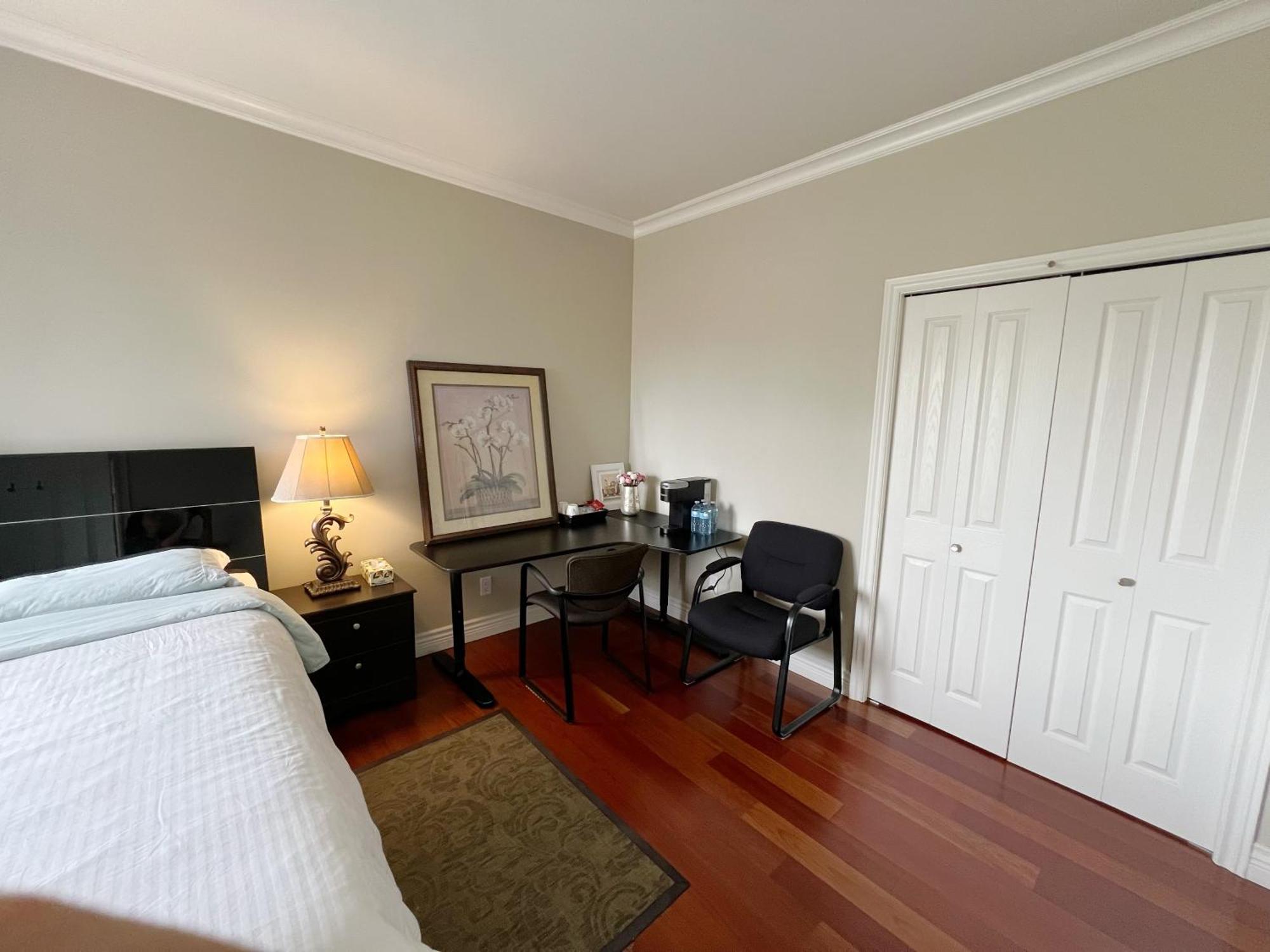 A Cozy Bedroom With A Private Washroom Close To Yvr Richmond Esterno foto